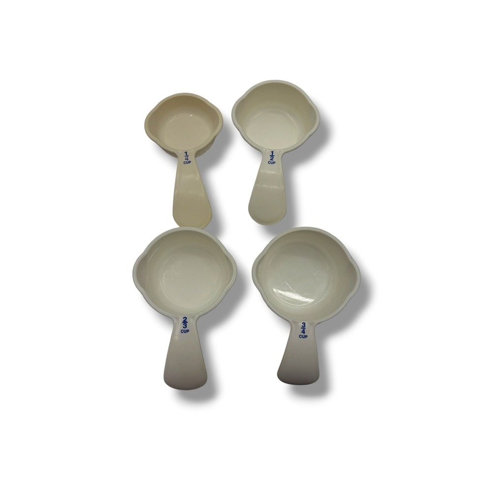 Vintage‎ Tupperware Measuring Cups Set 4 Piece Almond White 1/4 1/2 2/3 3/4 Cup